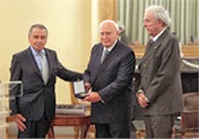 Präsident Papoulias mit dem Raul – Wallenberg verliehen