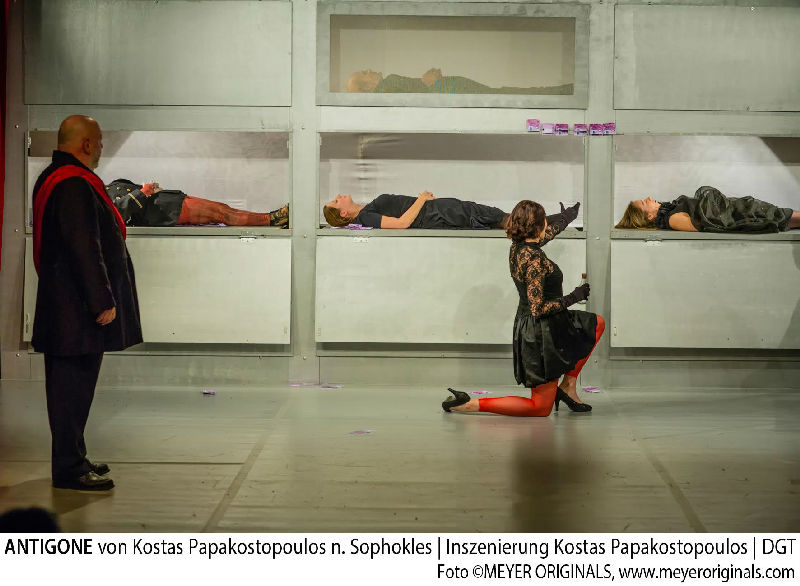 Das Deutsch Griechische Theater (DGT) präsentiert „Antigone“ von Kostas Papakostopoulos