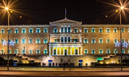 Das Griechische Parlament verabschiedet ein neues Reform- und Sparpaket