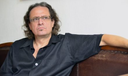Der Gründer,  Regisseur und künstlerischer Leiter des Deutsch Griechischen Theaters Köln, Kostas Papakostopoulos, im Interview