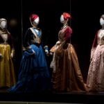Das Museum für griechische Volkskostüme von Victoria G. Karelia: Eine der umfassendsten Sammlungen traditioneller Trachten Griechenlands