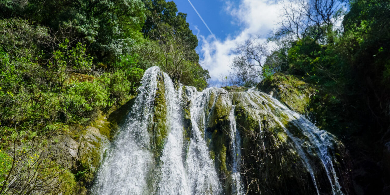 Griechenlands versteckte Wasserparadiese: Eine Reise zu den beeindruckendsten Wasserfällen