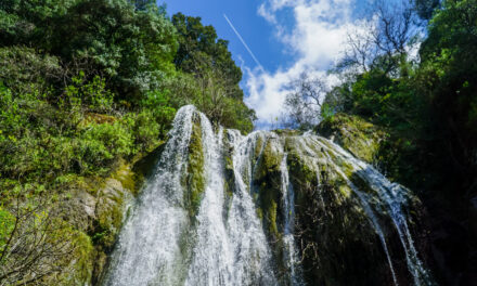 Griechenlands versteckte Wasserparadiese: Eine Reise zu den beeindruckendsten Wasserfällen