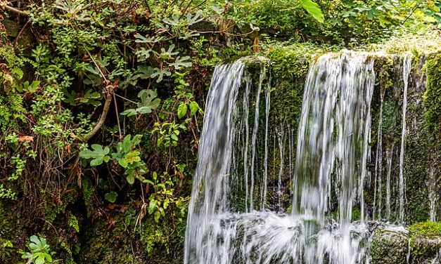 Griechenlands versteckte Wasserparadiese: Eine Reise zu den beeindruckendsten Wasserfällen
