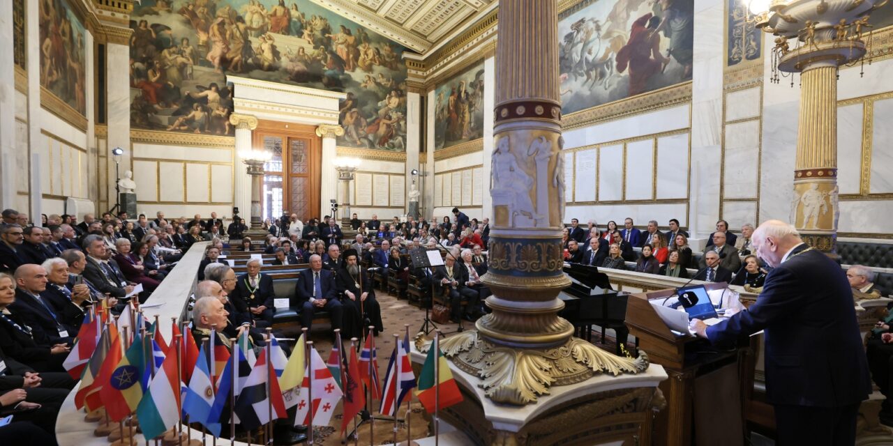 Die Akademie von Athen gründet die Internationale Gemeinschaft (Koinon) der Akademien