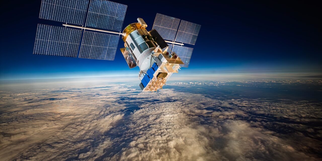 Das Ministerium für Digitale Verwaltung und Künstliche Intelligenz stellt die Schwerpunkte des neuen Nationalen Raumfahrtprogramms „HELLAS-SPACE 2.0“ vor.