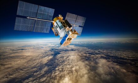 Das Ministerium für Digitale Verwaltung und Künstliche Intelligenz stellt die Schwerpunkte des neuen Nationalen Raumfahrtprogramms „HELLAS-SPACE 2.0“ vor.