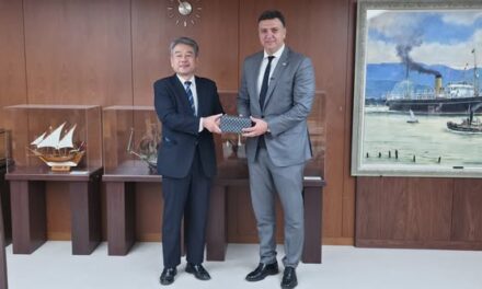 Vassilis Kikilias: Griechenland und Japan kontrollieren 32 % der weltweiten Handelsflotte